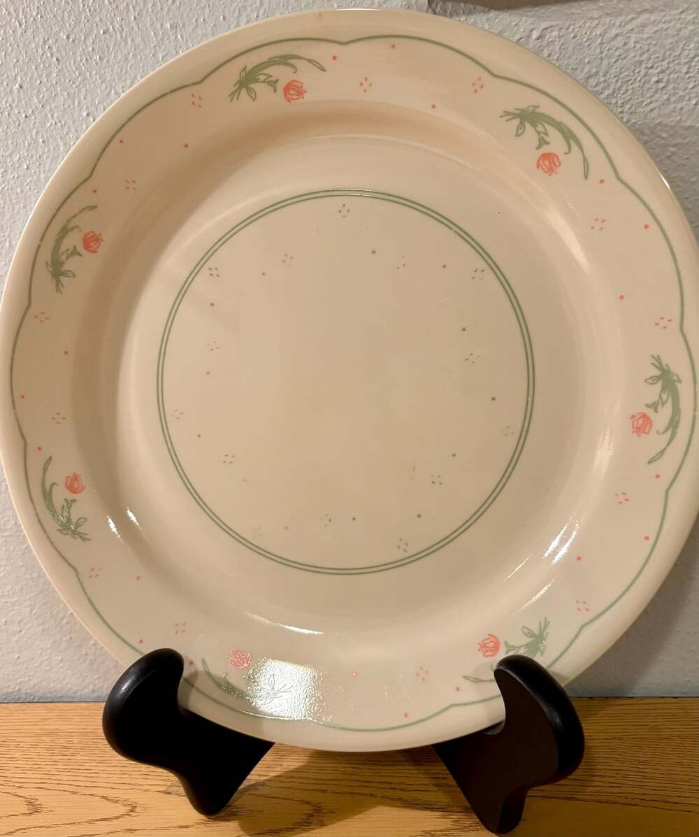 Vintage Corelle Calico Rose Dinner Plate – 10" Pink Floral, Discontinued 1980s